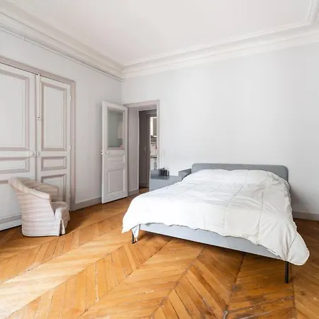 8 Couchages - Boulevard Pereire Parigi