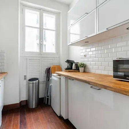 8 Couchages - Boulevard Pereire * Parigi